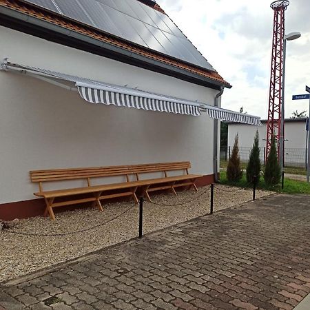 Ferienwohnung Zum-Butterstock Schkopau Exterior foto